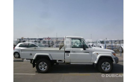 Nunua Imported Toyota Land Cruiser Nyeupe Gari ndani ya Import - Dubai nchini Arusha Nunua Imported Toyota Land Cruiser Nyeupe Gari ndani ya Import - Dubai nchini Arusha