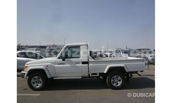 Nunua Imported Toyota Land Cruiser Nyeupe Gari ndani ya Import - Dubai nchini Arusha Nunua Imported Toyota Land Cruiser Nyeupe Gari ndani ya Import - Dubai nchini Arusha
