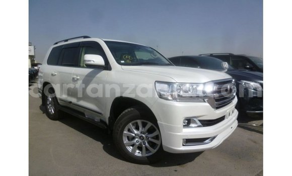 Buy Import Toyota Land Cruiser White Car in Import - Dubai in Arusha Buy Import Toyota Land Cruiser White Car in Import - Dubai in Arusha