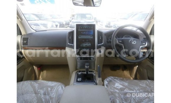 Buy Import Toyota Land Cruiser White Car in Import - Dubai in Arusha Buy Import Toyota Land Cruiser White Car in Import - Dubai in Arusha