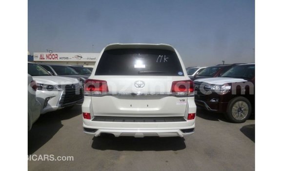 Buy Import Toyota Land Cruiser White Car in Import - Dubai in Arusha Buy Import Toyota Land Cruiser White Car in Import - Dubai in Arusha