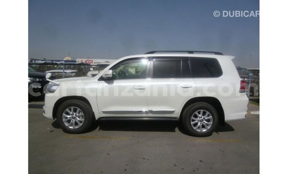 Buy Import Toyota Land Cruiser White Car in Import - Dubai in Arusha Buy Import Toyota Land Cruiser White Car in Import - Dubai in Arusha