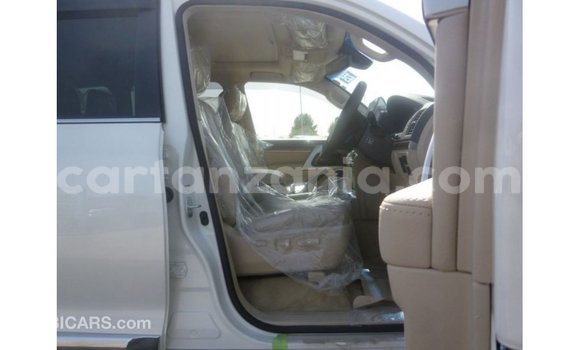 Buy Import Toyota Land Cruiser White Car in Import - Dubai in Arusha Buy Import Toyota Land Cruiser White Car in Import - Dubai in Arusha