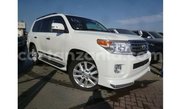 Nunua Imported Toyota Land Cruiser Nyeupe Gari ndani ya Import - Dubai nchini Arusha Nunua Imported Toyota Land Cruiser Nyeupe Gari ndani ya Import - Dubai nchini Arusha