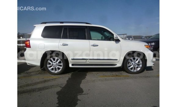 Nunua Imported Toyota Land Cruiser Nyeupe Gari ndani ya Import - Dubai nchini Arusha Nunua Imported Toyota Land Cruiser Nyeupe Gari ndani ya Import - Dubai nchini Arusha