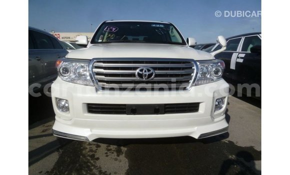 Nunua Imported Toyota Land Cruiser Nyeupe Gari ndani ya Import - Dubai nchini Arusha Nunua Imported Toyota Land Cruiser Nyeupe Gari ndani ya Import - Dubai nchini Arusha