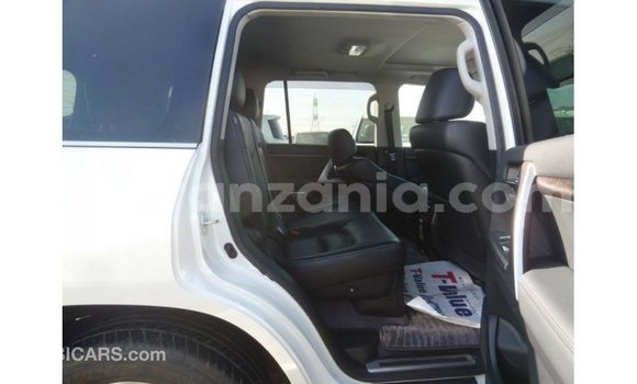 Nunua Imported Toyota Land Cruiser Nyeupe Gari ndani ya Import - Dubai nchini Arusha Nunua Imported Toyota Land Cruiser Nyeupe Gari ndani ya Import - Dubai nchini Arusha