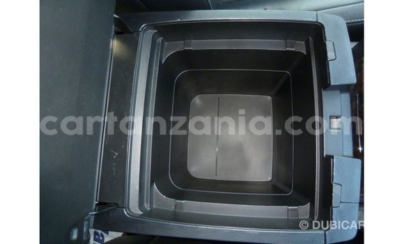 Nunua Imported Toyota Land Cruiser Nyeupe Gari ndani ya Import - Dubai nchini Arusha Nunua Imported Toyota Land Cruiser Nyeupe Gari ndani ya Import - Dubai nchini Arusha
