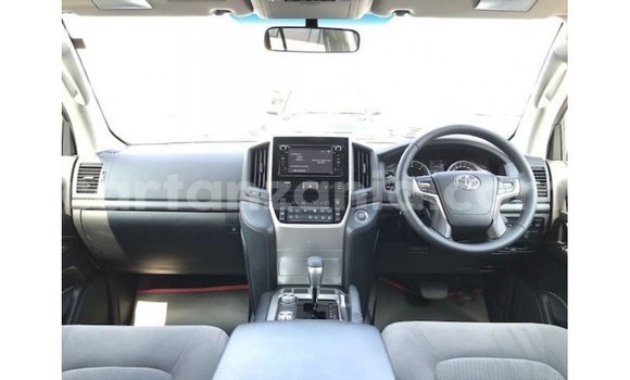 Buy Import Toyota Land Cruiser White Car in Import - Dubai in Arusha Buy Import Toyota Land Cruiser White Car in Import - Dubai in Arusha