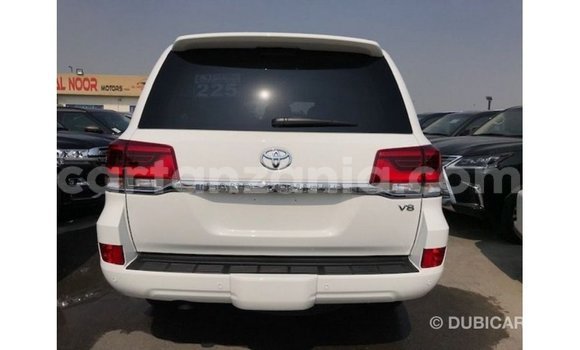 Buy Import Toyota Land Cruiser White Car in Import - Dubai in Arusha Buy Import Toyota Land Cruiser White Car in Import - Dubai in Arusha