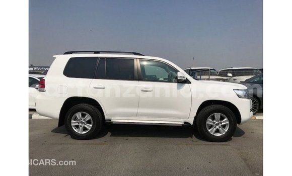 Buy Import Toyota Land Cruiser White Car in Import - Dubai in Arusha Buy Import Toyota Land Cruiser White Car in Import - Dubai in Arusha