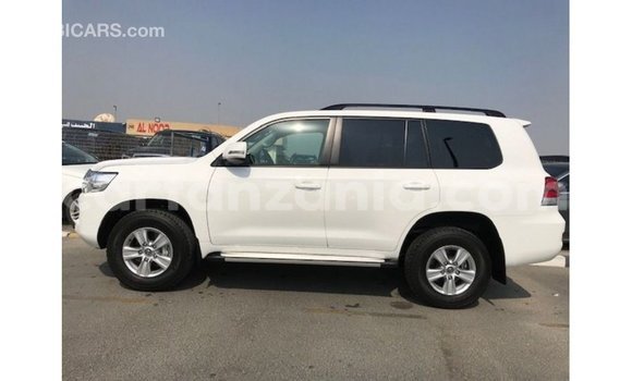 Buy Import Toyota Land Cruiser White Car in Import - Dubai in Arusha Buy Import Toyota Land Cruiser White Car in Import - Dubai in Arusha