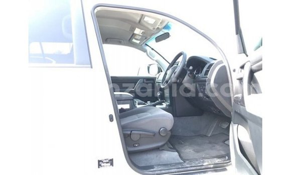 Buy Import Toyota Land Cruiser White Car in Import - Dubai in Arusha Buy Import Toyota Land Cruiser White Car in Import - Dubai in Arusha