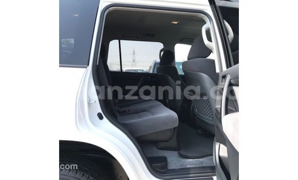 Buy Import Toyota Land Cruiser White Car in Import - Dubai in Arusha Buy Import Toyota Land Cruiser White Car in Import - Dubai in Arusha