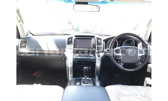 Nunua Imported Toyota Land Cruiser Nyeupe Gari ndani ya Import - Dubai nchini Arusha Nunua Imported Toyota Land Cruiser Nyeupe Gari ndani ya Import - Dubai nchini Arusha