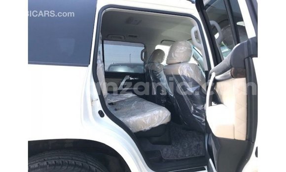 Nunua Imported Toyota Land Cruiser Nyeupe Gari ndani ya Import - Dubai nchini Arusha Nunua Imported Toyota Land Cruiser Nyeupe Gari ndani ya Import - Dubai nchini Arusha