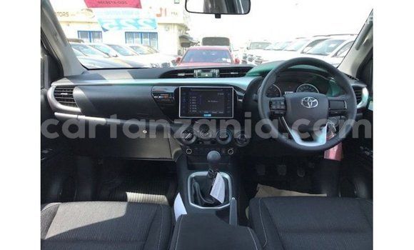Nunua Imported Toyota Hilux Nyeusi Gari ndani ya Import - Dubai nchini Arusha Nunua Imported Toyota Hilux Nyeusi Gari ndani ya Import - Dubai nchini Arusha