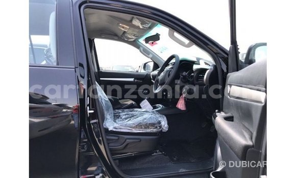 Nunua Imported Toyota Hilux Nyeusi Gari ndani ya Import - Dubai nchini Arusha Nunua Imported Toyota Hilux Nyeusi Gari ndani ya Import - Dubai nchini Arusha