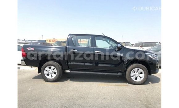 Nunua Imported Toyota Hilux Nyeusi Gari ndani ya Import - Dubai nchini Arusha Nunua Imported Toyota Hilux Nyeusi Gari ndani ya Import - Dubai nchini Arusha