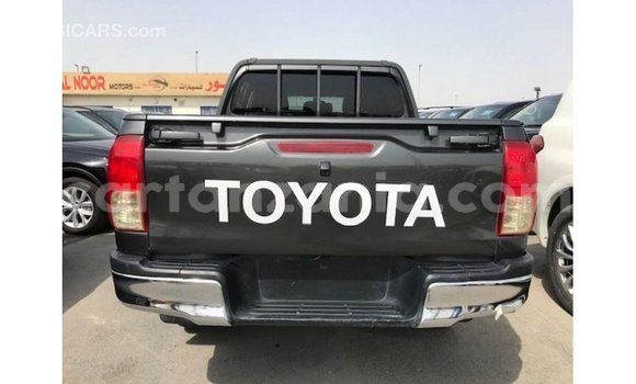 Nunua Imported Toyota Hilux Nyeusi Gari ndani ya Import - Dubai nchini Arusha Nunua Imported Toyota Hilux Nyeusi Gari ndani ya Import - Dubai nchini Arusha