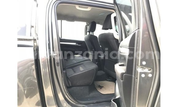 Nunua Imported Toyota Hilux Nyeusi Gari ndani ya Import - Dubai nchini Arusha Nunua Imported Toyota Hilux Nyeusi Gari ndani ya Import - Dubai nchini Arusha