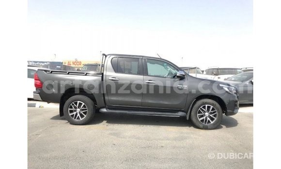 Nunua Imported Toyota Hilux Nyeusi Gari ndani ya Import - Dubai nchini Arusha Nunua Imported Toyota Hilux Nyeusi Gari ndani ya Import - Dubai nchini Arusha