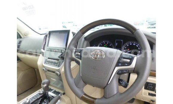 Nunua Imported Toyota Land Cruiser Nyeupe Gari ndani ya Import - Dubai nchini Arusha Nunua Imported Toyota Land Cruiser Nyeupe Gari ndani ya Import - Dubai nchini Arusha