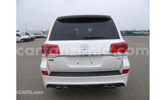Nunua Imported Toyota Land Cruiser Nyeupe Gari ndani ya Import - Dubai nchini Arusha Nunua Imported Toyota Land Cruiser Nyeupe Gari ndani ya Import - Dubai nchini Arusha