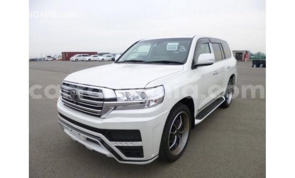 Nunua Imported Toyota Land Cruiser Nyeupe Gari ndani ya Import - Dubai nchini Arusha Nunua Imported Toyota Land Cruiser Nyeupe Gari ndani ya Import - Dubai nchini Arusha