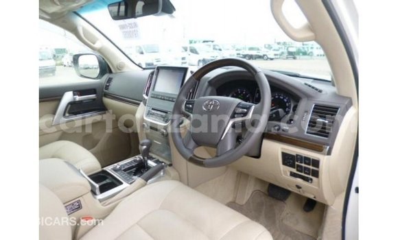 Nunua Imported Toyota Land Cruiser Nyeupe Gari ndani ya Import - Dubai nchini Arusha Nunua Imported Toyota Land Cruiser Nyeupe Gari ndani ya Import - Dubai nchini Arusha