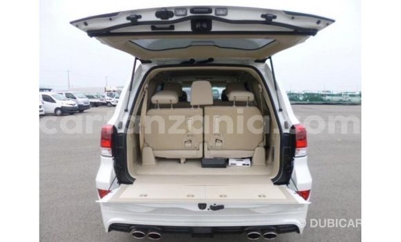 Nunua Imported Toyota Land Cruiser Nyeupe Gari ndani ya Import - Dubai nchini Arusha Nunua Imported Toyota Land Cruiser Nyeupe Gari ndani ya Import - Dubai nchini Arusha