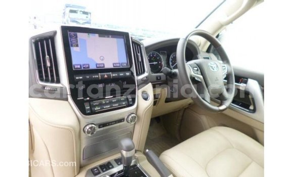 Nunua Imported Toyota Land Cruiser Nyeupe Gari ndani ya Import - Dubai nchini Arusha Nunua Imported Toyota Land Cruiser Nyeupe Gari ndani ya Import - Dubai nchini Arusha