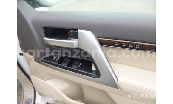Nunua Imported Toyota Land Cruiser Nyeupe Gari ndani ya Import - Dubai nchini Arusha Nunua Imported Toyota Land Cruiser Nyeupe Gari ndani ya Import - Dubai nchini Arusha