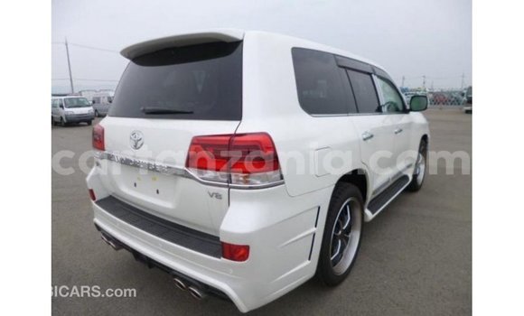 Nunua Imported Toyota Land Cruiser Nyeupe Gari ndani ya Import - Dubai nchini Arusha Nunua Imported Toyota Land Cruiser Nyeupe Gari ndani ya Import - Dubai nchini Arusha