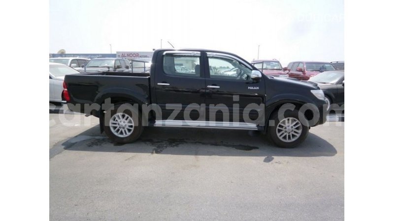 Big with watermark toyota hilux arusha import dubai 8712