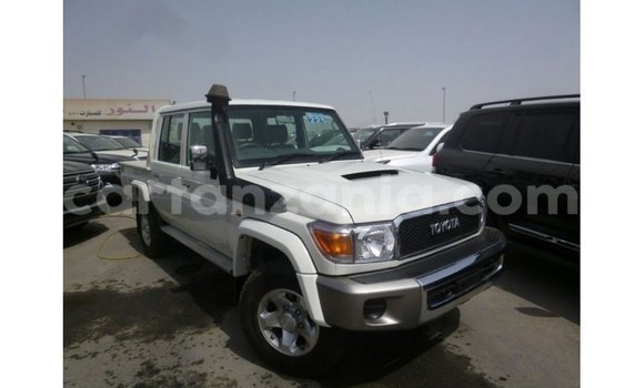 Nunua Imported Toyota Land Cruiser Nyeupe Gari ndani ya Import - Dubai nchini Arusha Nunua Imported Toyota Land Cruiser Nyeupe Gari ndani ya Import - Dubai nchini Arusha