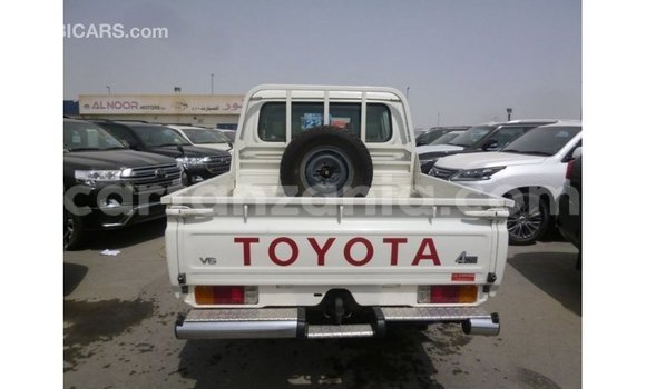 Nunua Imported Toyota Land Cruiser Nyeupe Gari ndani ya Import - Dubai nchini Arusha Nunua Imported Toyota Land Cruiser Nyeupe Gari ndani ya Import - Dubai nchini Arusha