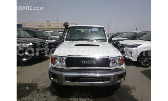Nunua Imported Toyota Land Cruiser Nyeupe Gari ndani ya Import - Dubai nchini Arusha Nunua Imported Toyota Land Cruiser Nyeupe Gari ndani ya Import - Dubai nchini Arusha