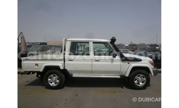 Nunua Imported Toyota Land Cruiser Nyeupe Gari ndani ya Import - Dubai nchini Arusha Nunua Imported Toyota Land Cruiser Nyeupe Gari ndani ya Import - Dubai nchini Arusha