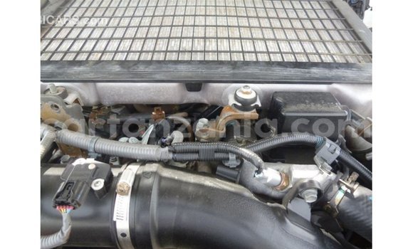 Nunua Imported Toyota Land Cruiser Nyeupe Gari ndani ya Import - Dubai nchini Arusha Nunua Imported Toyota Land Cruiser Nyeupe Gari ndani ya Import - Dubai nchini Arusha