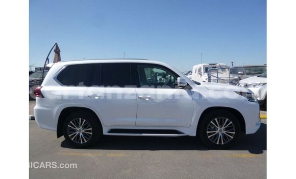 Nunua Imported Lexus LX Nyeupe Gari ndani ya Import - Dubai nchini Arusha Nunua Imported Lexus LX Nyeupe Gari ndani ya Import - Dubai nchini Arusha