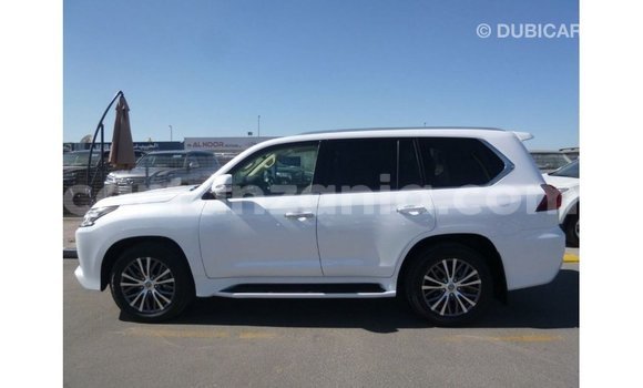Nunua Imported Lexus LX Nyeupe Gari ndani ya Import - Dubai nchini Arusha Nunua Imported Lexus LX Nyeupe Gari ndani ya Import - Dubai nchini Arusha