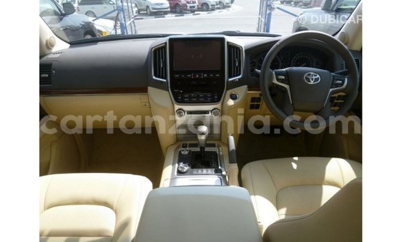 Buy Import Toyota Land Cruiser White Car in Import - Dubai in Arusha Buy Import Toyota Land Cruiser White Car in Import - Dubai in Arusha