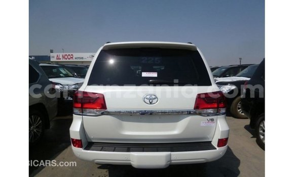 Buy Import Toyota Land Cruiser White Car in Import - Dubai in Arusha Buy Import Toyota Land Cruiser White Car in Import - Dubai in Arusha