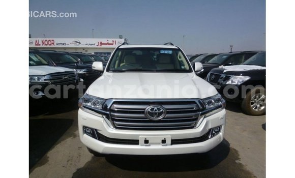 Buy Import Toyota Land Cruiser White Car in Import - Dubai in Arusha Buy Import Toyota Land Cruiser White Car in Import - Dubai in Arusha