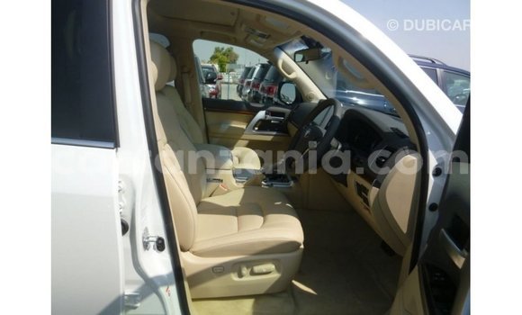 Buy Import Toyota Land Cruiser White Car in Import - Dubai in Arusha Buy Import Toyota Land Cruiser White Car in Import - Dubai in Arusha