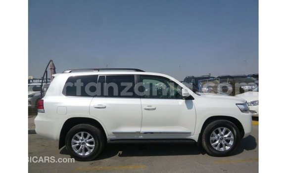 Buy Import Toyota Land Cruiser White Car in Import - Dubai in Arusha Buy Import Toyota Land Cruiser White Car in Import - Dubai in Arusha