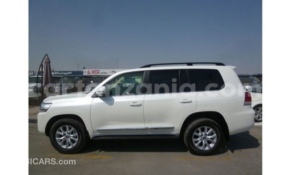Buy Import Toyota Land Cruiser White Car in Import - Dubai in Arusha Buy Import Toyota Land Cruiser White Car in Import - Dubai in Arusha
