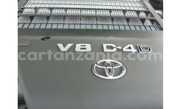 Buy Import Toyota Land Cruiser White Car in Import - Dubai in Arusha Buy Import Toyota Land Cruiser White Car in Import - Dubai in Arusha