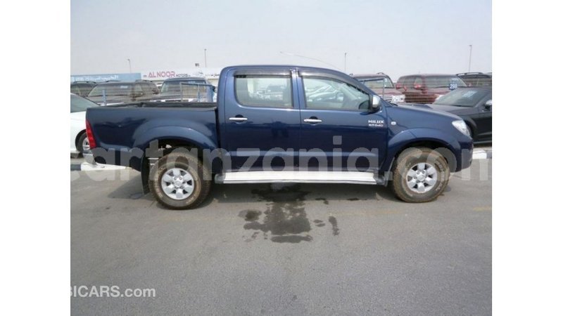 Big with watermark toyota hilux arusha import dubai 8739